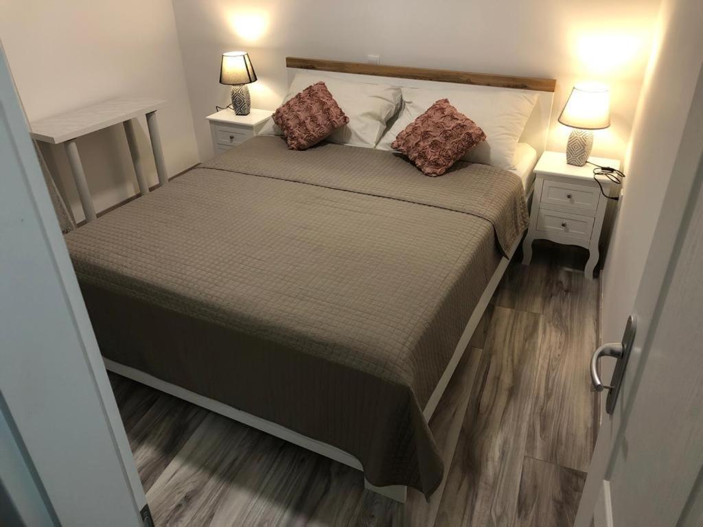 Rooms And Apartments Emily Сплит Екстериор снимка