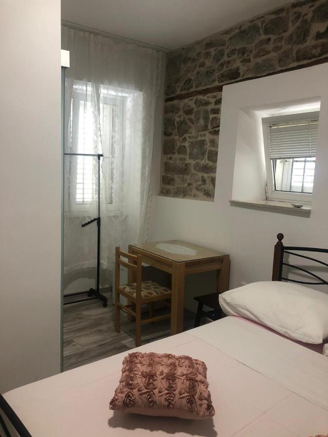 Rooms And Apartments Emily Сплит Екстериор снимка