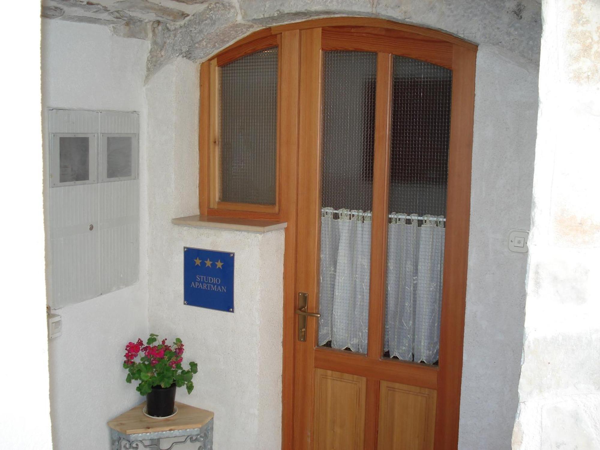 Rooms And Apartments Emily Сплит Екстериор снимка