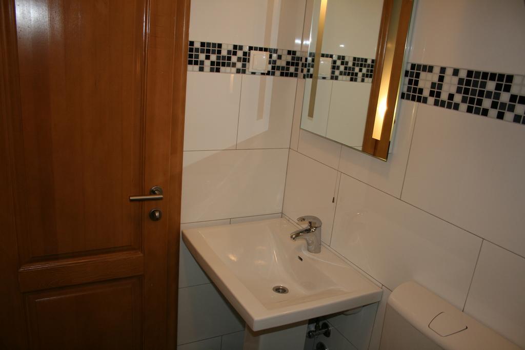 Rooms And Apartments Emily Сплит Екстериор снимка