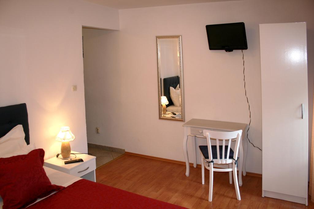Rooms And Apartments Emily Сплит Екстериор снимка