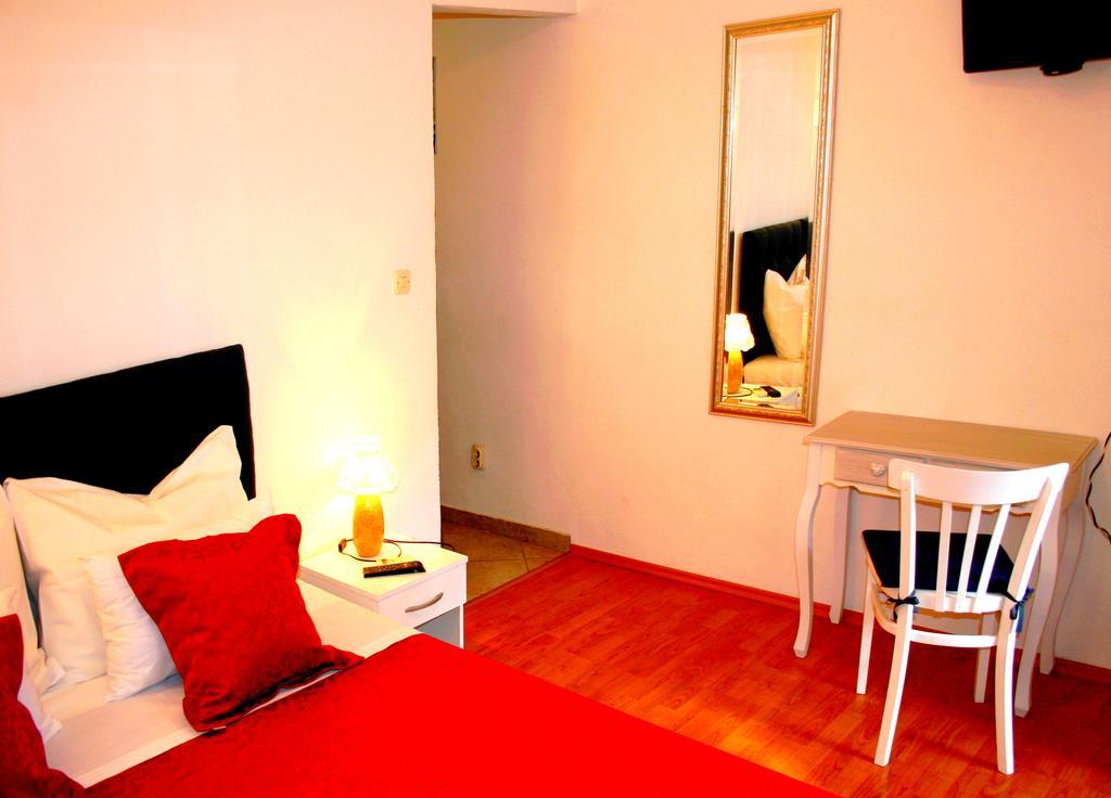 Rooms And Apartments Emily Сплит Екстериор снимка