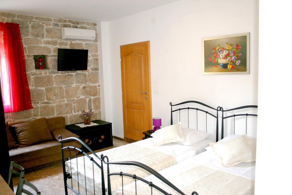 Rooms And Apartments Emily Сплит Екстериор снимка