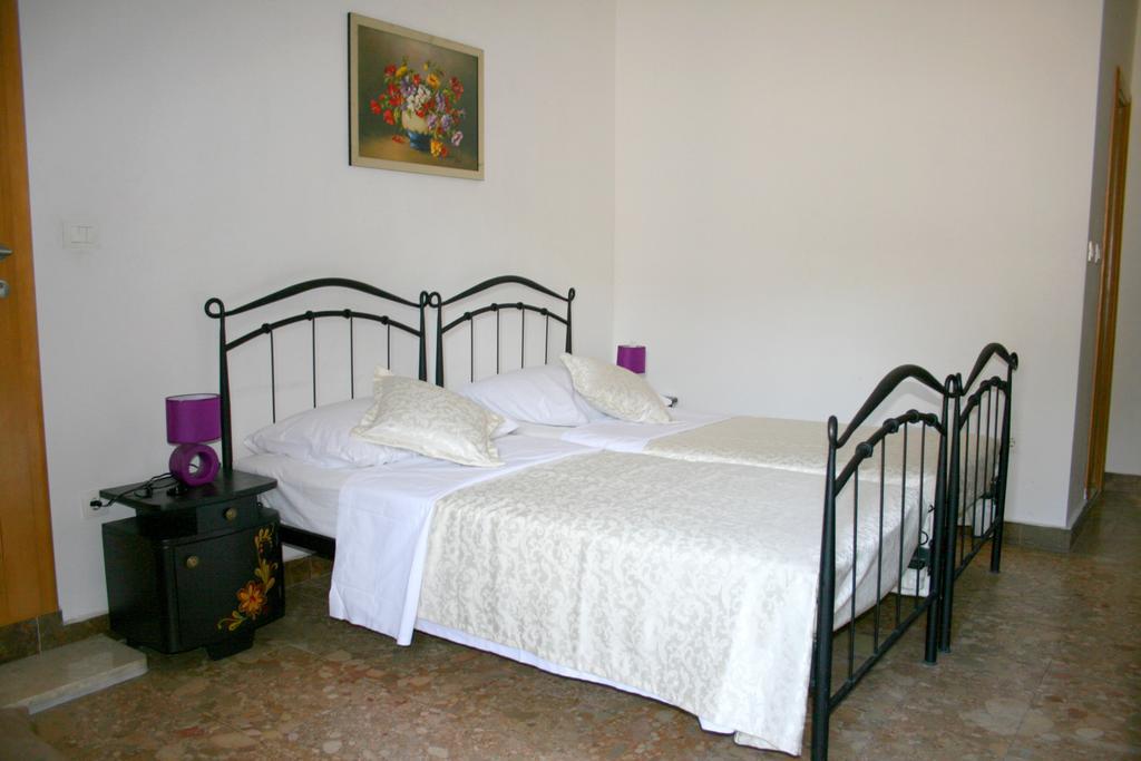 Rooms And Apartments Emily Сплит Екстериор снимка