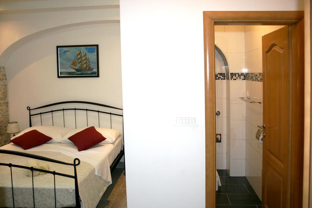 Rooms And Apartments Emily Сплит Екстериор снимка